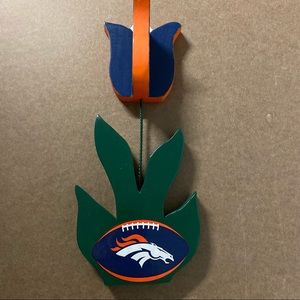 Bronco wall decor flower